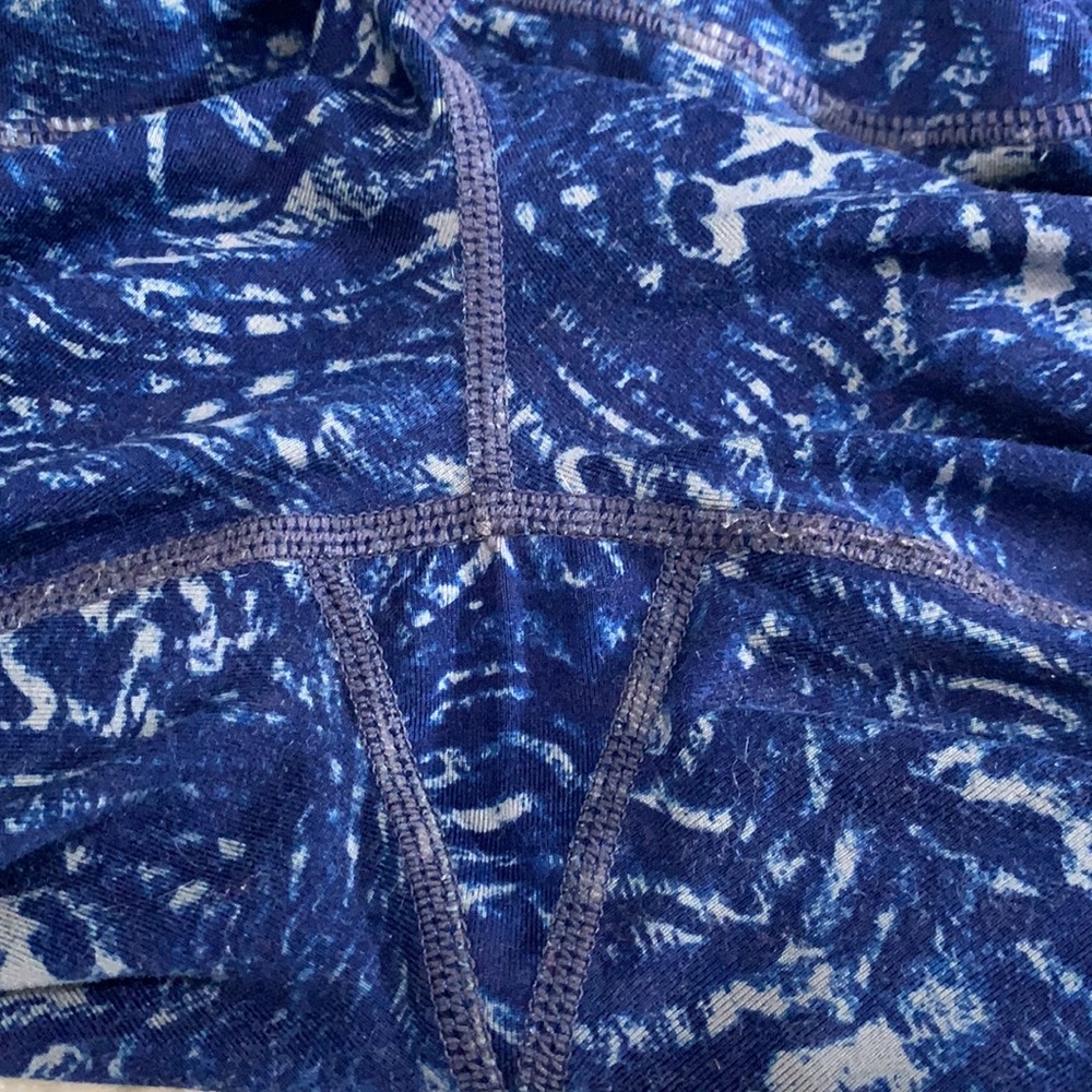 Blue swirl cropped Athleta legging - Picture 3 of 4
